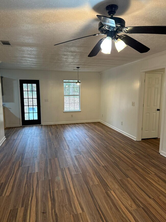 Building Photo - 108 Marshall Dr