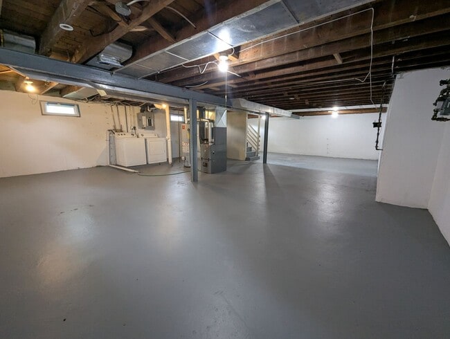 Building Photo - Your Perfect Home Awaits — Cozy, Updated, ...