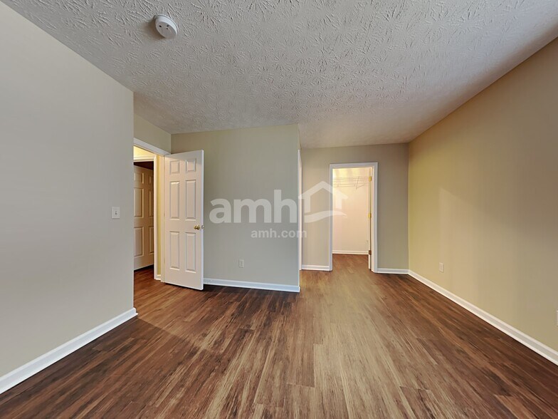 Building Photo - 4 Berry Ct