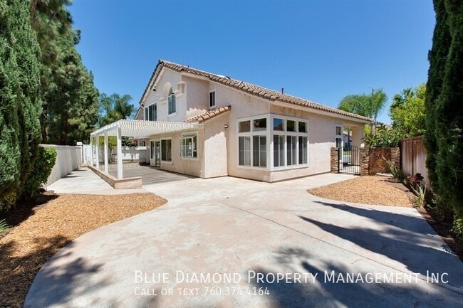 Building Photo - 801 Mosaic Cir