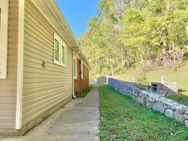 Building Photo - 3979 Lem Davis Rd