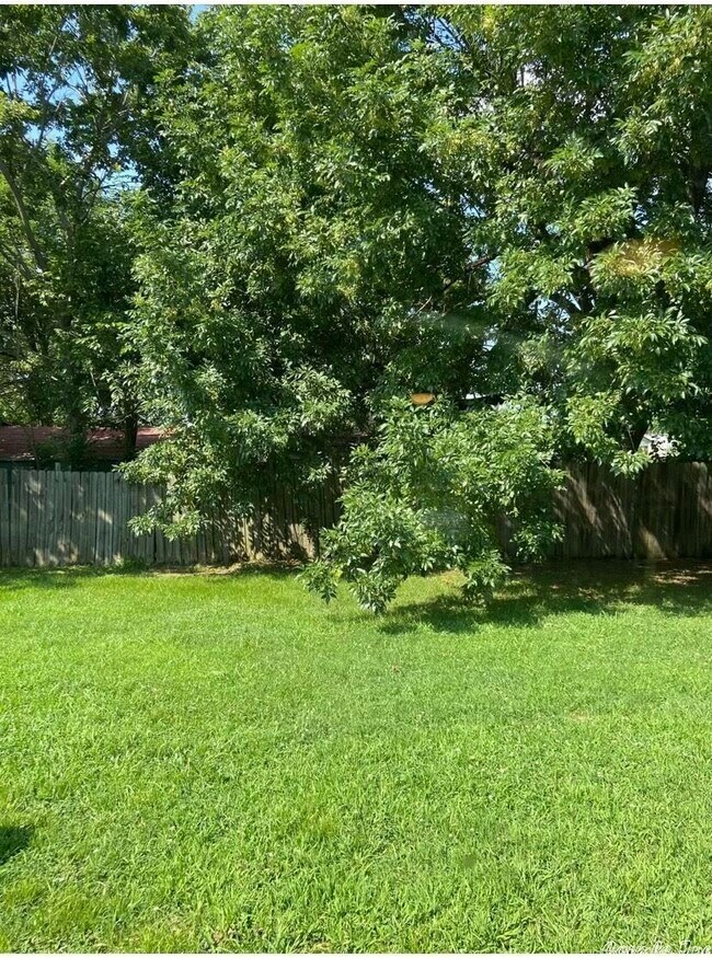 Building Photo - 301-305 SE Gibson St