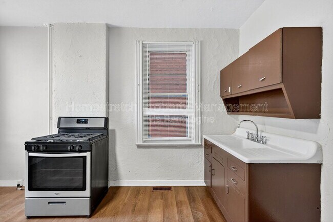 Building Photo - 551 Bates St