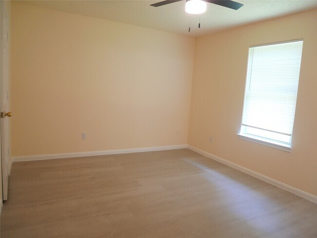 Building Photo - 6603 Schambray St
