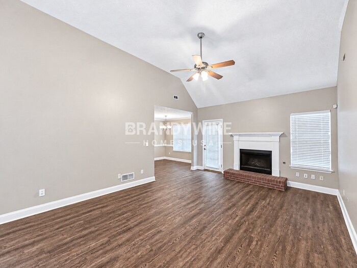 Building Photo - 25 Lake Charles Way
