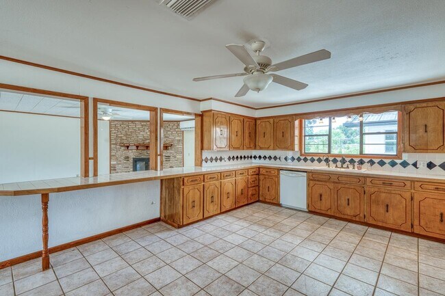 Building Photo - 6552 CR 403