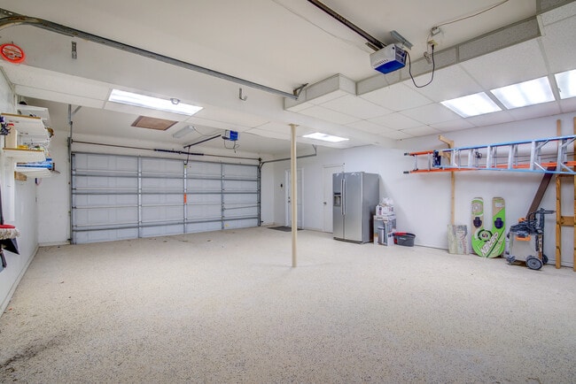 Building Photo - 8402 Columbia Dr