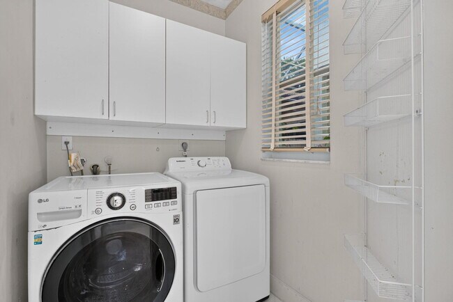 Building Photo - 7087 NW 78th Pl