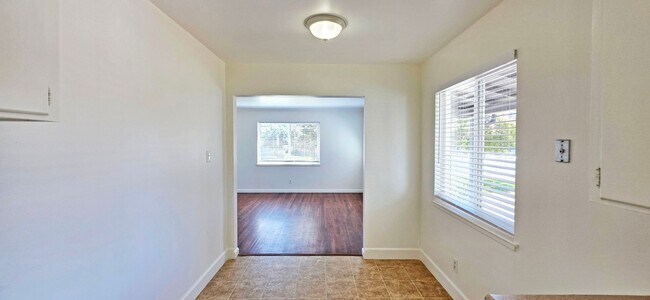 Building Photo - 1021 Buckeye Dr
