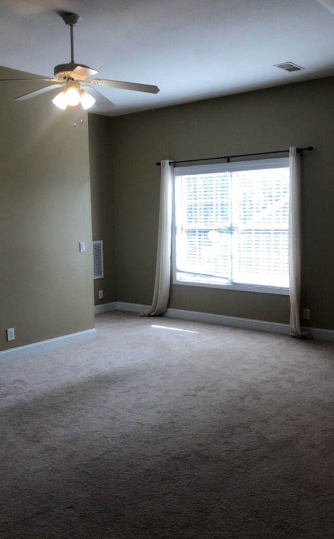 Building Photo - 211 Cullom Way
