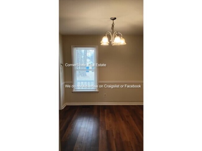 Building Photo - 6301 Lakehaven Dr