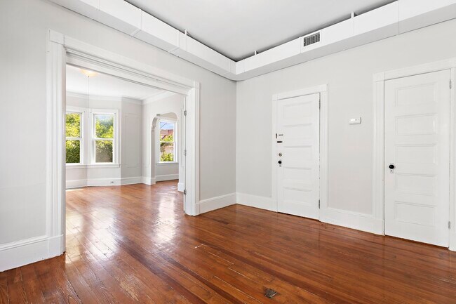 Building Photo - 11 Hudson Pl
