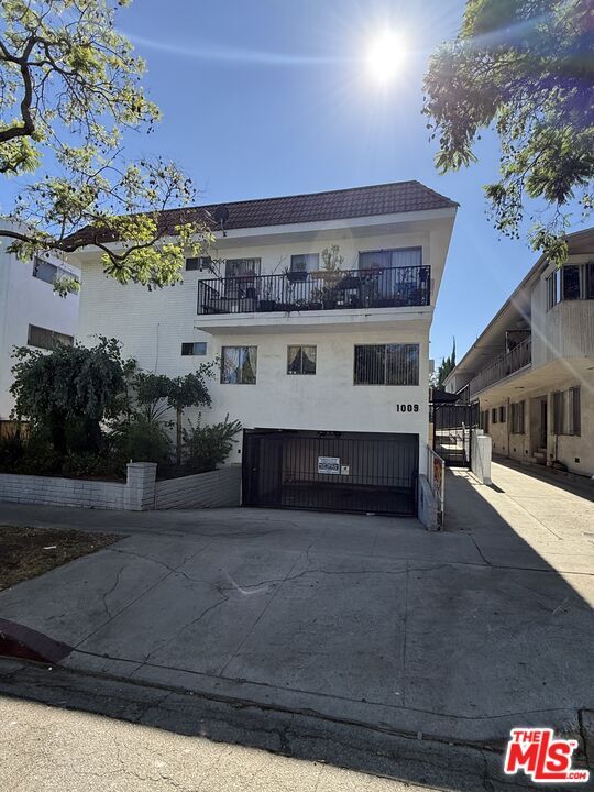 Building Photo - 1009 N Edinburgh Ave