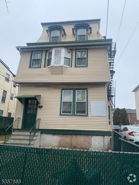 Building Photo - 1143 Louisa St