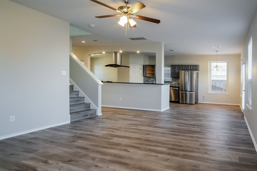 Building Photo - 233 Waterloo Dr