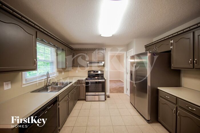 Building Photo - 2301 Buckingham Pl