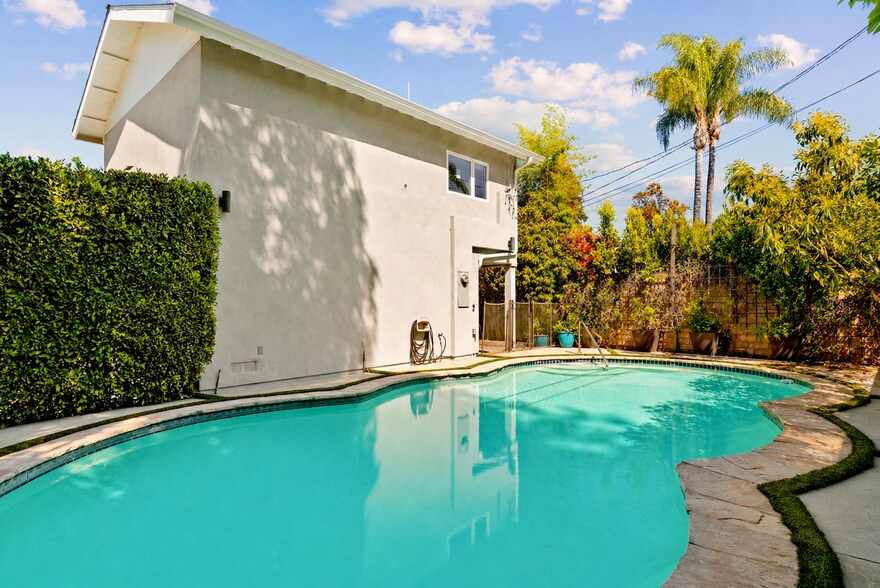 Pool - 4242 Van Nuys Blvd
