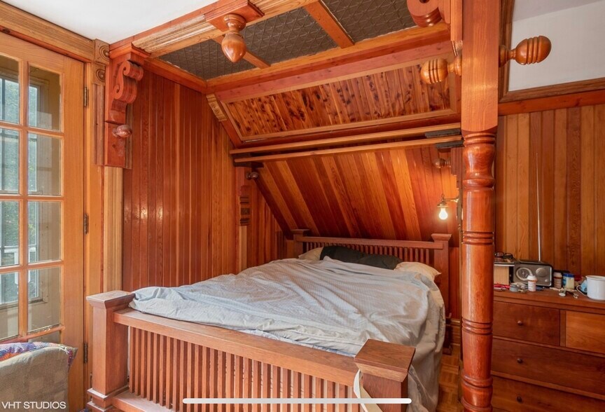 Building Photo - 1046 W Barry Ave