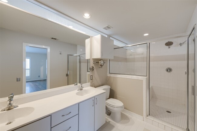 Building Photo - 807 Robin St