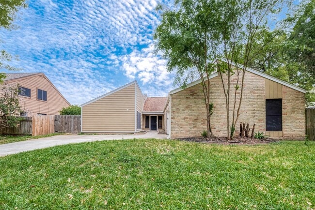 Building Photo - 15910 Tumbling Rapids Dr