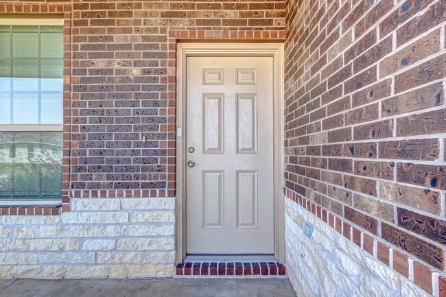 Building Photo - Ready to move in!