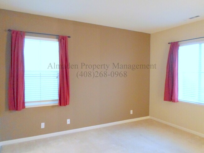 Building Photo - Pets Negotiable! Great Location near Willow Glen! Central A/C! Tri-Level Home w/ Many Upgrades!