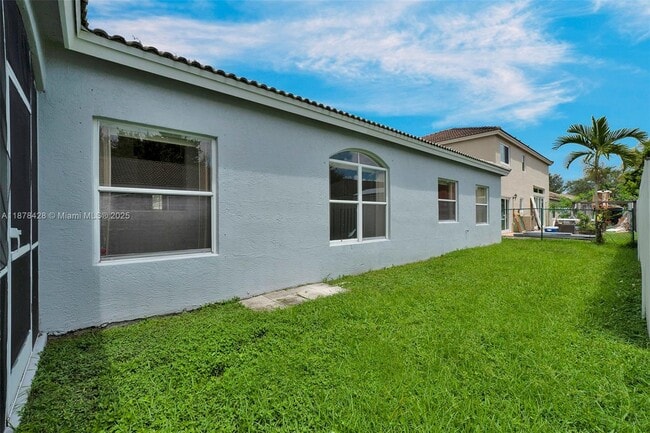 Building Photo - 10660 SW 20th Ct