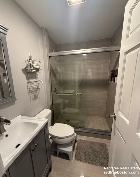 Building Photo - 71 Hillside St