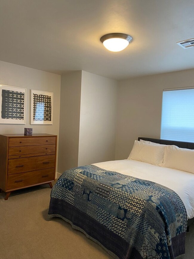 Building Photo - Furnished Home in the Heart of Hood River!