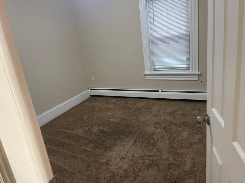 Building Photo - 684 Bennett St