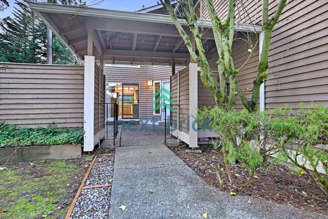 Building Photo - Lake Sammamish View Home with Spacious Decks in Prime Bellevue Location