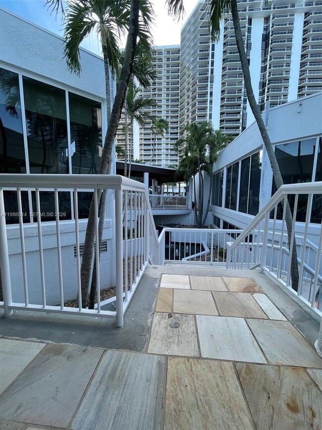 Building Photo - 20281 E Country Club Dr