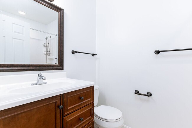 Building Photo - 4 bed/3 bath Walk to Lane Stadium Pet Frie...