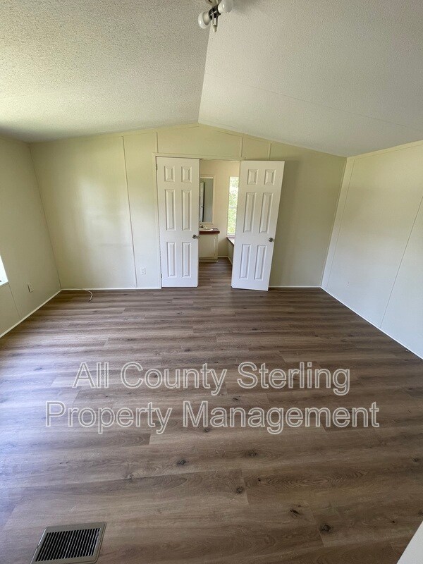 Building Photo - 186 NW Gerson Ln