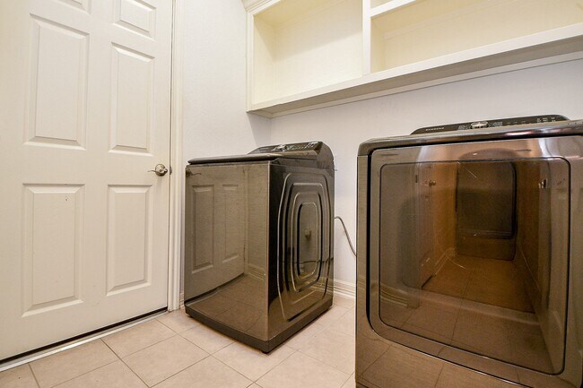 Building Photo - 8223 Summer Lake Pass Ln