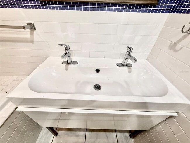 Building Photo - 4500 E Bay Dr