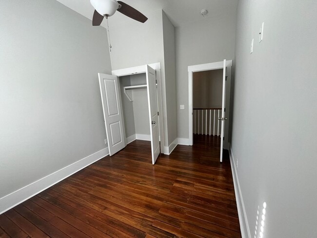Building Photo - 213 W 39th St