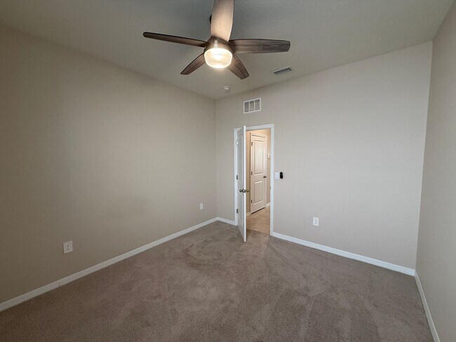 Building Photo - 3 Bedroom 2.5 Bath Single Family Home Prom...