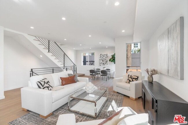 Building Photo - 857 N Detroit St