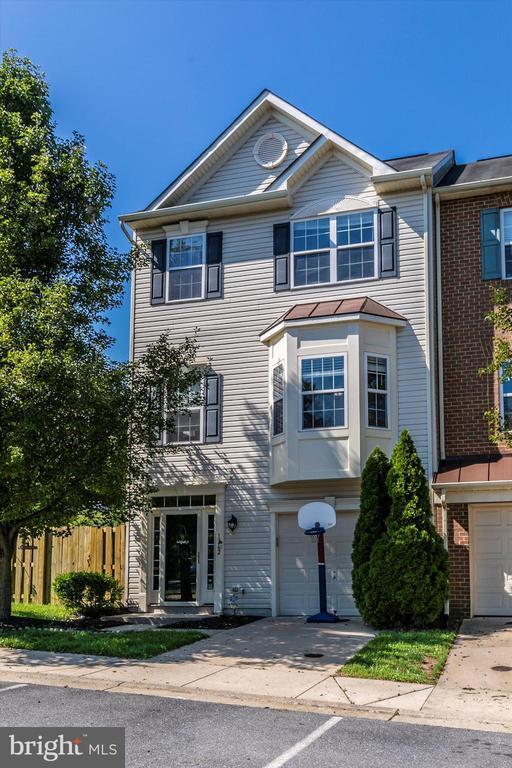 Building Photo - 1742 Trestle St