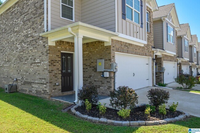 Building Photo - 501 Polo Way