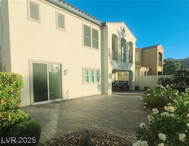 Building Photo - 927 Via Canale Dr
