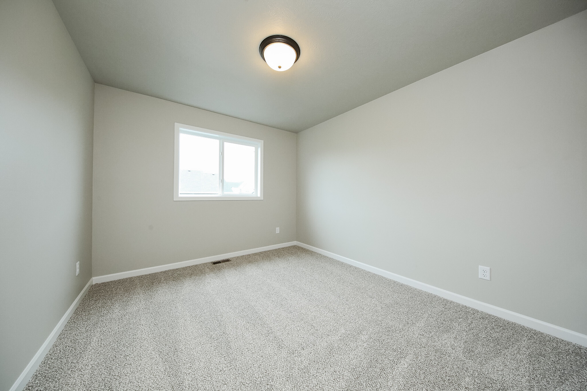 Upstairs bedroom 3 - walk in closet - 5940 S Coneflower Ave