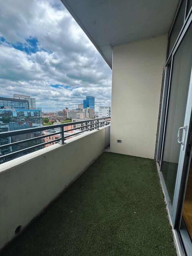 Building Photo - 1720 S Michigan Ave