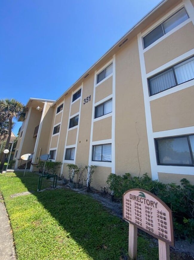 Building Photo - Great Condo in Pembroke Pines
