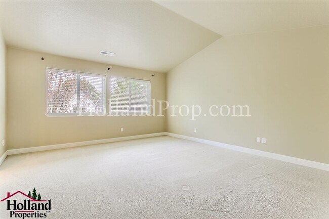 Building Photo - Your Dream Home Awaits – Spacious, Inviting & Full of Charm!