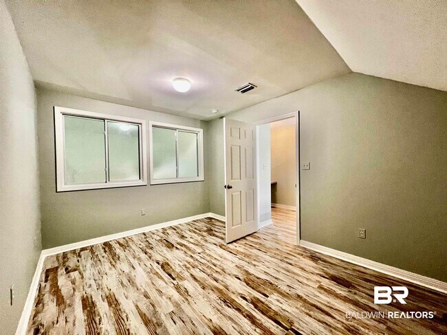 Building Photo - 444 Clubhouse Dr