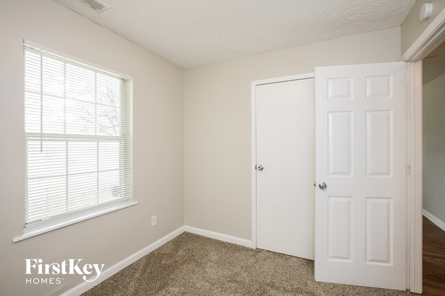 Building Photo - 4509 Phoenix Dr