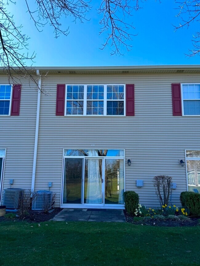 Building Photo - 812 Genesee Dr