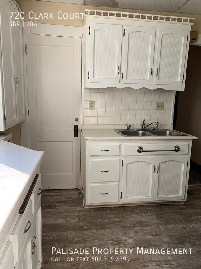 Building Photo - 720 Clark Ct